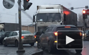 ДТП в Санкт-Петербурге: на Лиговском столкнулись фура и Фольксваген, под Петербургом насмерть сбили женщину