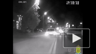 Экипаж ГИБДД ценой машины спас пешеходов в Пензе.