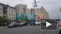 У метро "Звездная" мотоциклист въехал в автобус