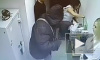 Видео из Находки: Неизвестный в маске вынес 6 миллионов из отделения банка