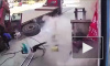 Видео: взорвавшаяся шина отбросила маленького мальчика на несколько метров