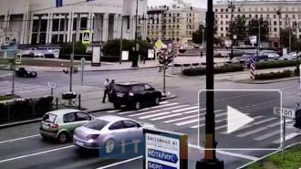 Видео: автомобиль сбил 80-летнего дедушку на Московском проспекте