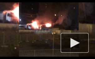 Видео: В Кудрово сгорели три грузовика 