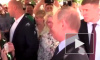 Видео: прохожая поцеловала Путина на Арбате