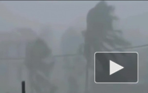 Видео: бушующий тайфун "Нок-Тен" обрушился на Филиппины, на рождество.