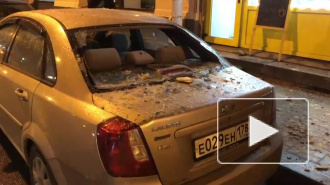 Дождь из камней обрушился на машину на Бакунина