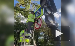 На Адмиралтейской набережной устанавливают дорожные знаки, запрещающие езду на самокатах