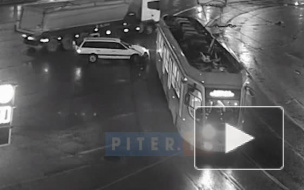 Появилось видео ДТП с трамваем на Васильевском острове 