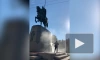 В Петербурге помыли памятник Александру Невскому 