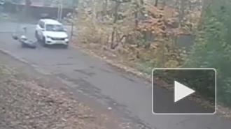 Видео момента ДТП: В Балашихе иномарка сбила велосипедистку 