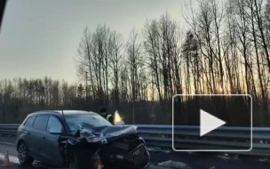Видео: на Новоприозерском шоссе столкнулись легковушка и бензовоз