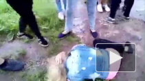 Видео: в Тихвине девочки-подростки жестоко избили сверстницу