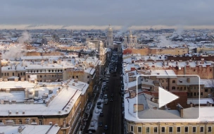 Сосульки и горы снега: как чистят крыши домов в центре Петербурга