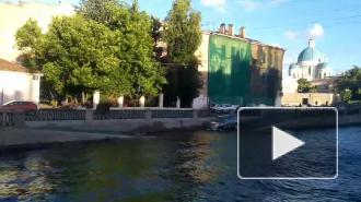В Петербурге водитель кроссовера-амфибии попытался заехать в Крюков канал
