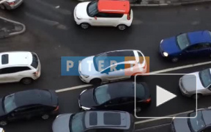 ДТП на Дыбенко спровоцировало серьезную пробку 
