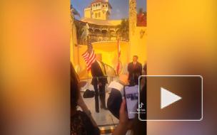 Трамп прокомментировал падение Байдена на трапе самолета