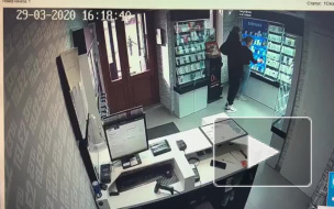 Безработный мигрант ограбил салон сотовой связи на Литейном