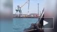 Видео из Приморья: на заводе от ветра рухнул портовый ...
