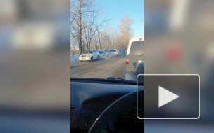 В российском городе 11 машин столкнулись и попали на видео