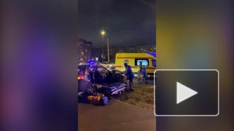 На Кронштадтской площади водитель Infiniti попал в ДТП, пытаясь скрыться от полиции