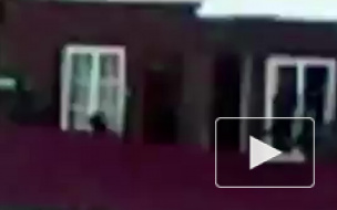 На видео со штурма дома с псковскими подростками попали переговоры и взрывы гранат