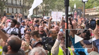 Массовые демонстрации против обязательной вакцинации проходят во Франции