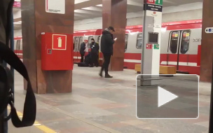 В утренний час пик на рельсы станции "Ленинский проспект" упал мужчина
