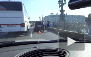 Свадебный кортеж попал в ДТП на Троицком мосту