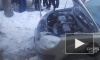 Видео из Омска: Десятки машин вмерзли в лед из-за коммунальной аварии