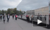 Зеркальный куб на Дворцовой ждет судьба чемодана Louis Vuitton на Красной площади