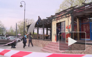 На "Удельной" рабочие с боем сносят мини-рынок из 24 павильонов