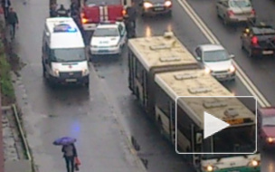 Очевидцы: на Большом Сампсониевском в автобусе мог быть взрыв, есть пострадавшие