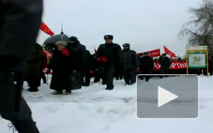 В Екатеринбурге после митинга под полицейскую машину попал коммунист