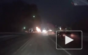 Видео полыхающей Мазды на М4 опубликовали в сети