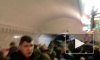 На красной линии метро поезда идут с задержкой: в вагонах давка
