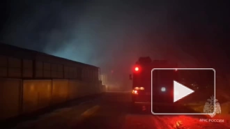 В Волгограде ликвидируют пожар на складе