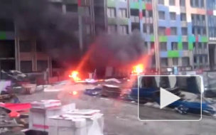 Появилось видео с Октябрьской набережной, где горит жилой комплекс