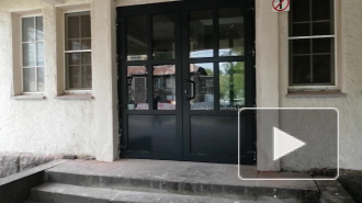На железнодорожной станции «Удельная» заменили дореволюционные двери на пластиковые
