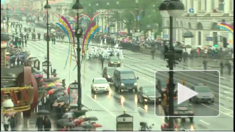 Дождь не спугнул участников и зрителей Петербургского карнавала