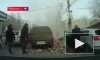 В центре Саратова стена аварийного дома упала на машину с водителем 