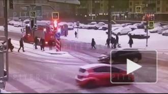 Пожарный автомобиль сбил бабушку на перекрёстке Кузнецова и Ленинского
