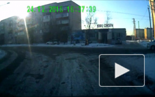 Микроавтобус и рейсовый автобус.