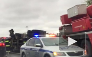 Видео из Москвы: На съезде с ТТК опрокинулась бетономешалка