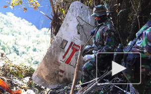 На месте крушения SSJ-100 в Индонезии найдены радиомаяк и бортовые самописцы