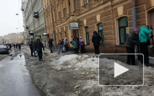 В Петербурге полным ходом идет уборка снега