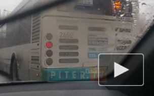 Видео: улице Композиторов в Питере, столкнулись легковое Шевроле и паркетник Тойота