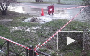 В Красногвардейском районе очередной прорыв. Вода превратила проезжую часть в каток 