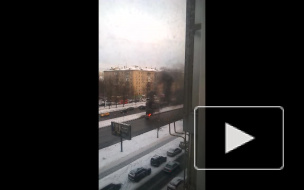 Очевидец снял горящей автомобиль в Москве