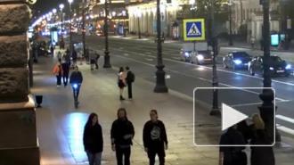 Компания на электросамокатах сбила двух человек и устроила драку 