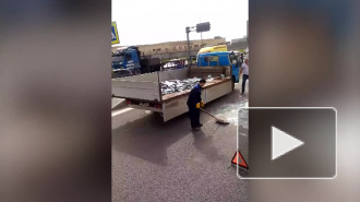 "Стеклянное" ДТП парализовало движение на Софийской улице